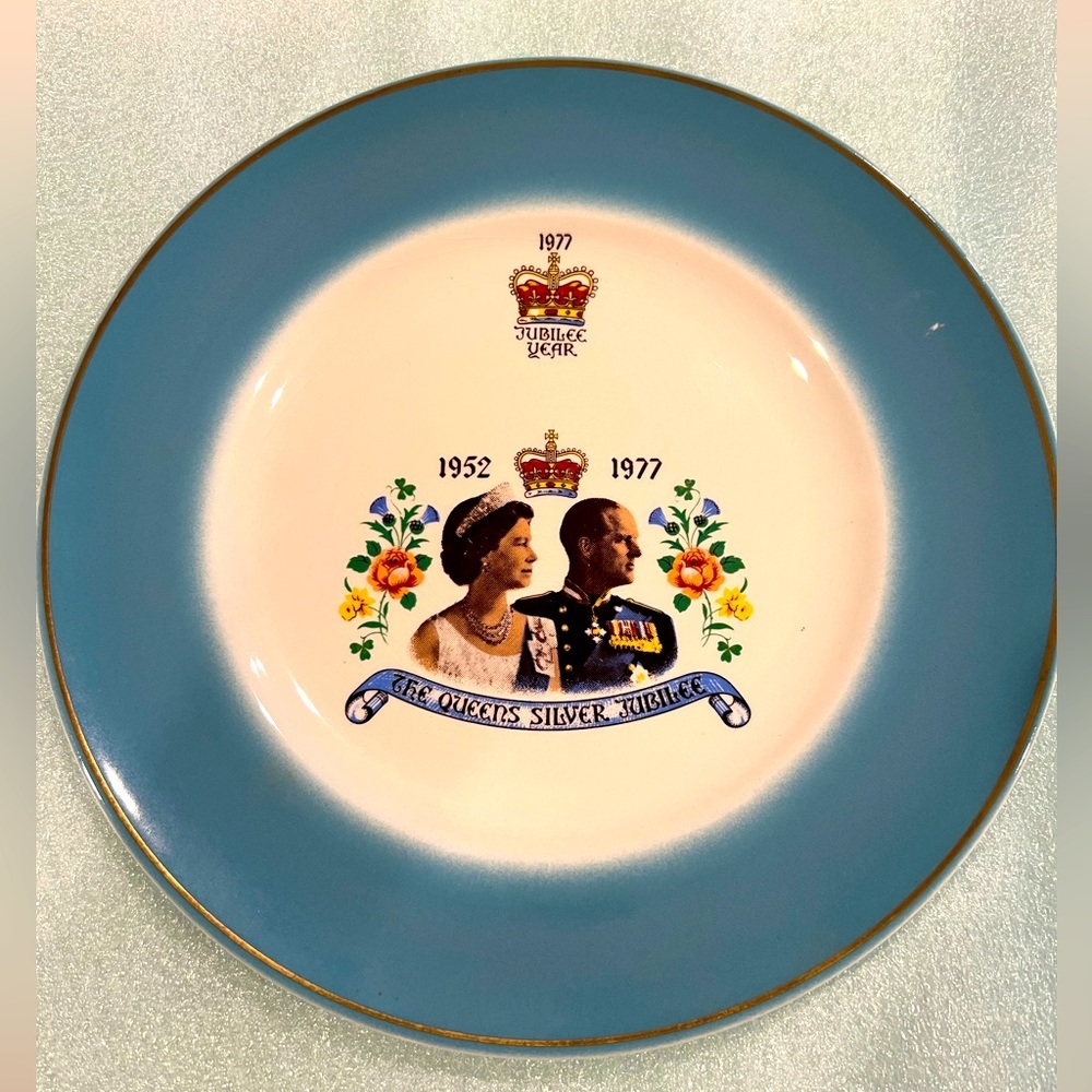 Queen Elizabeth silver jubilee plate